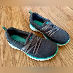 Skechers Memory Foam women’s slip on sneakers blue green size 7M